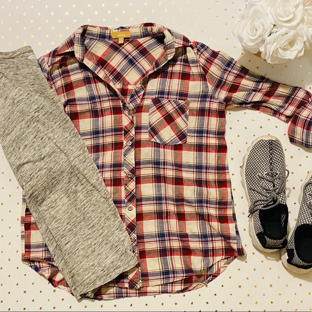 4 items for $10❄️ Dillards Plaid Button Down Shirt